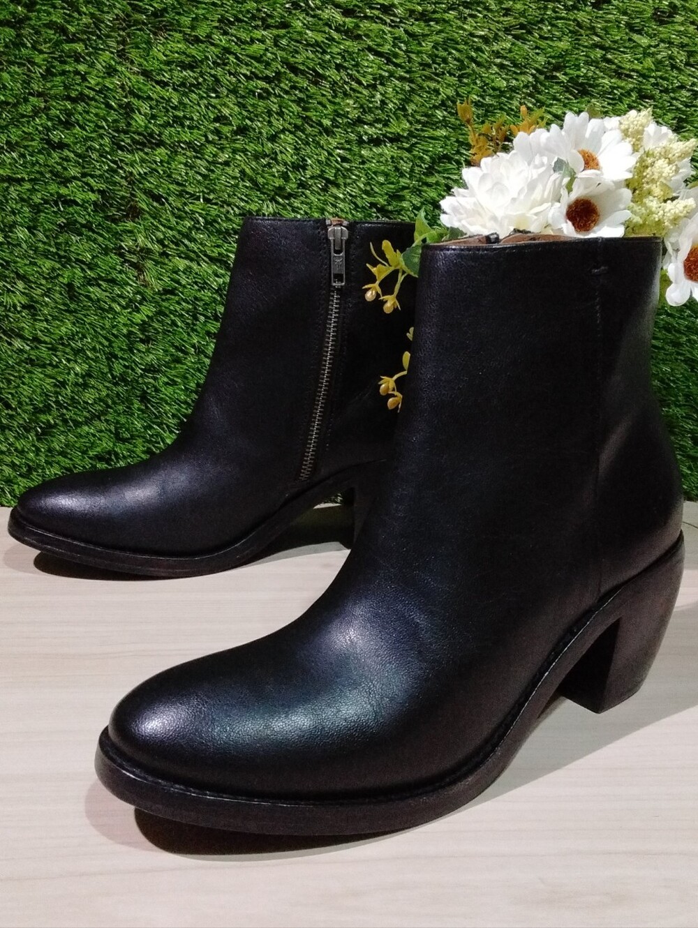Frye Women's Rosalia Bootie Ankle Boots - Black / US 8
